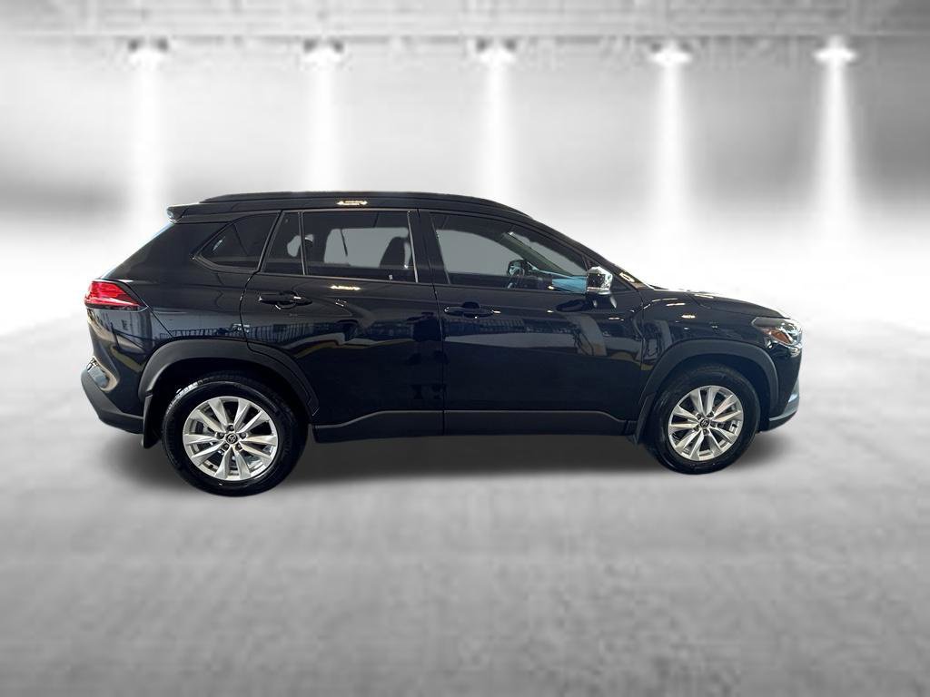 Used 2024 Toyota Corolla Cross LE FWD image 3