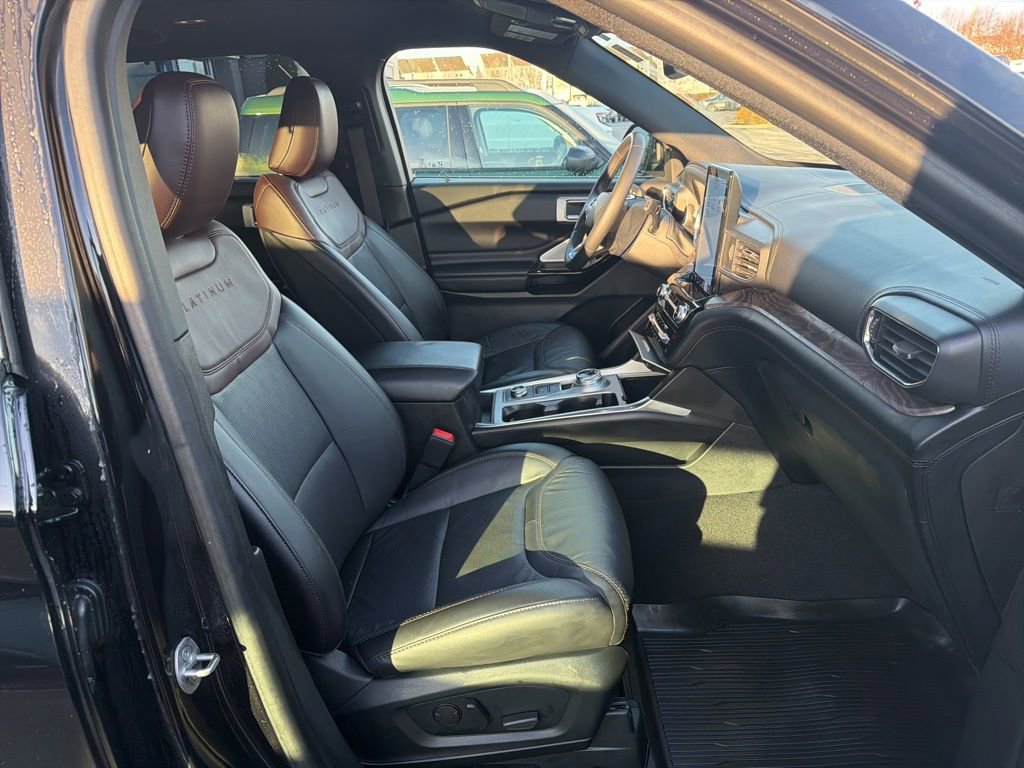 Certified 2023 Ford Explorer Platinum w/ Technology Package image 33