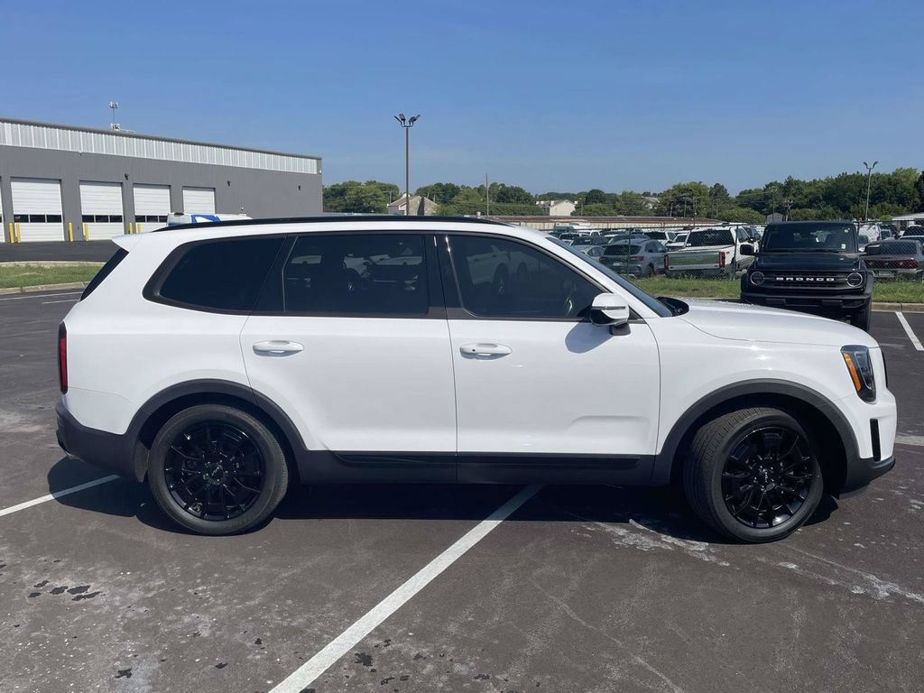 Used 2022 Kia Telluride SX w/ SX Prestige Package AWD/4WD image 2