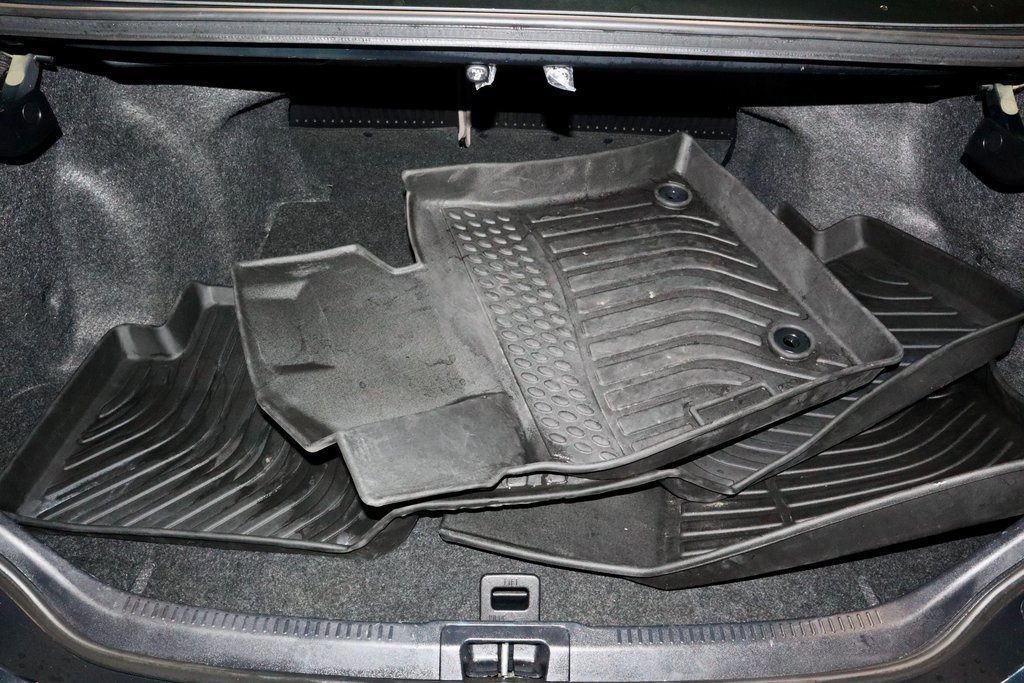 Used 2017 Toyota Camry LE image 13