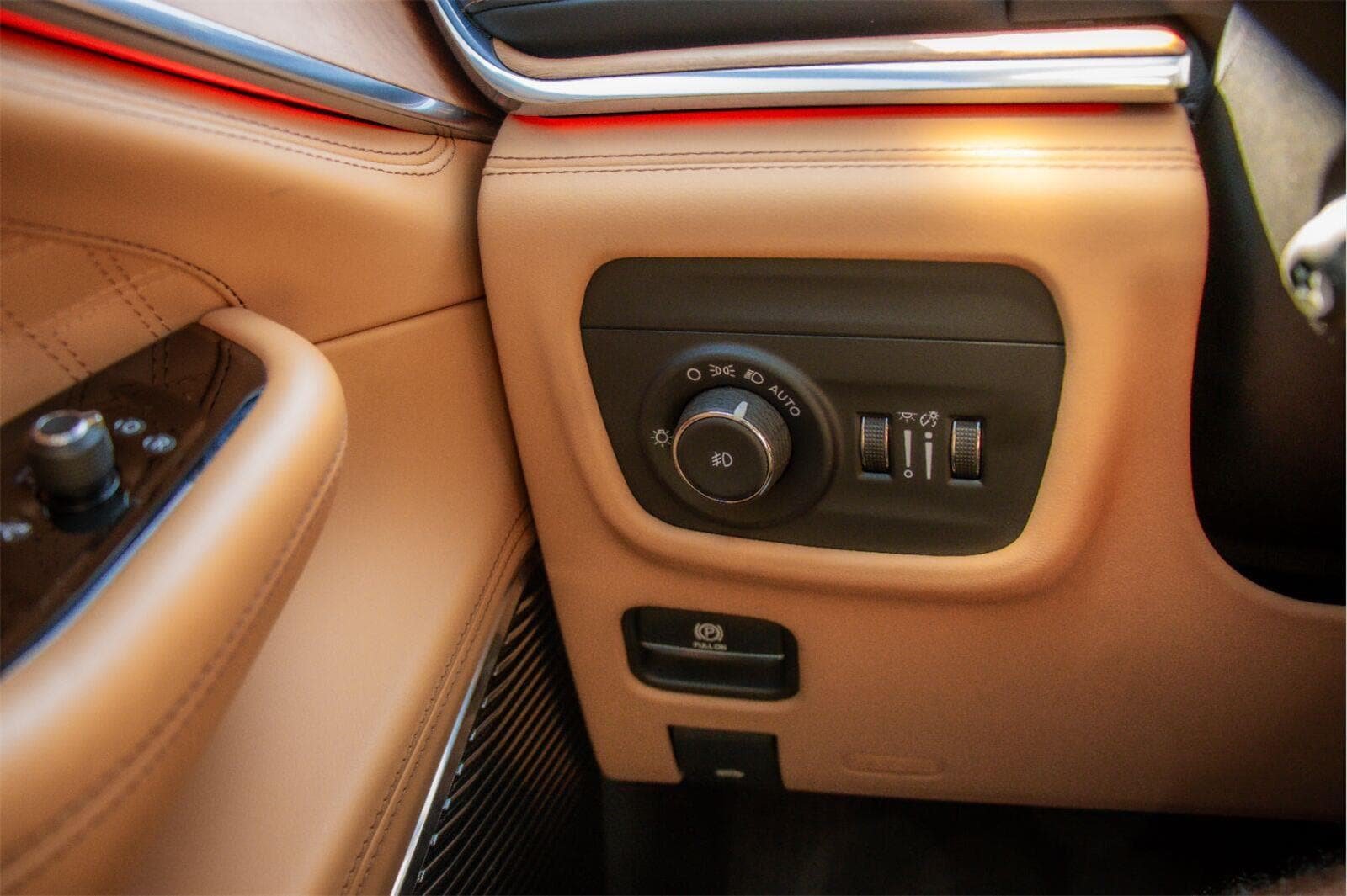 Used 2023 Jeep Grand Cherokee L Summit AWD/4WD image 19