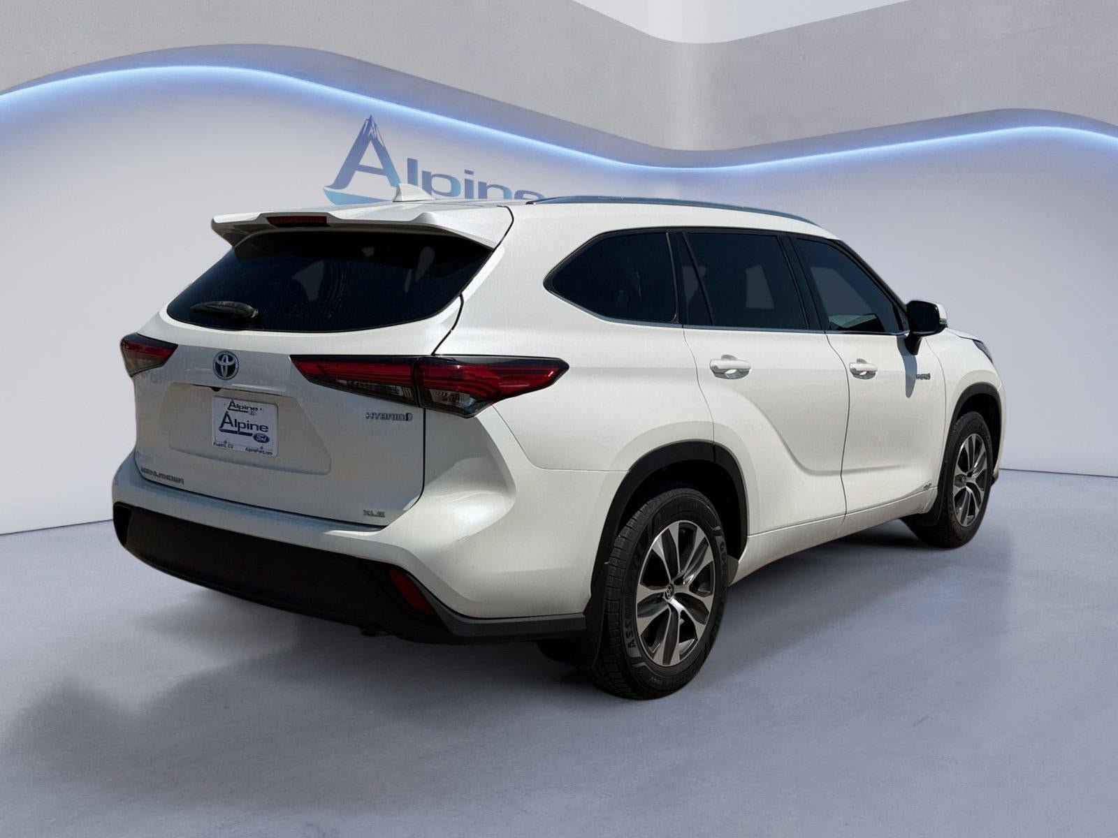 Used 2021 Toyota Highlander XLE AWD/4WD image 6