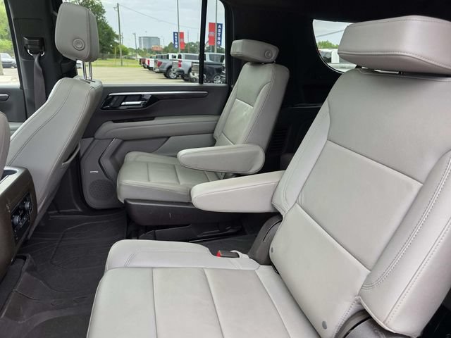 Used 2025 Chevrolet Suburban LT w/ Comfort Package RWD image 11