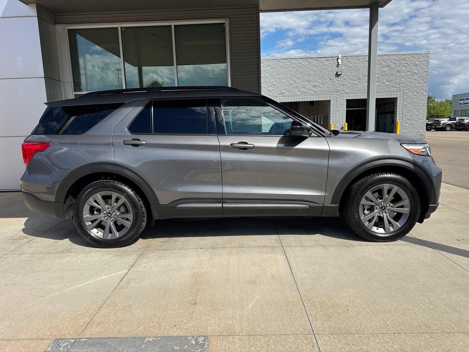 Certified 2023 Ford Explorer XLT w/ Equipment Group 202A AWD/4WD image 9