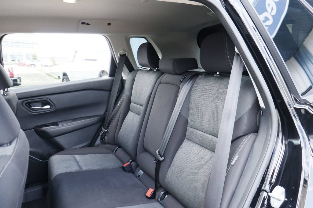 Used 2024 Nissan Rogue SV AWD/4WD image 23
