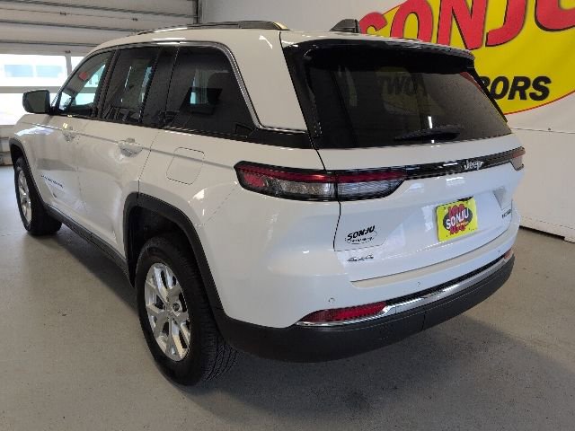 Used 2023 Jeep Grand Cherokee Limited AWD/4WD image 3