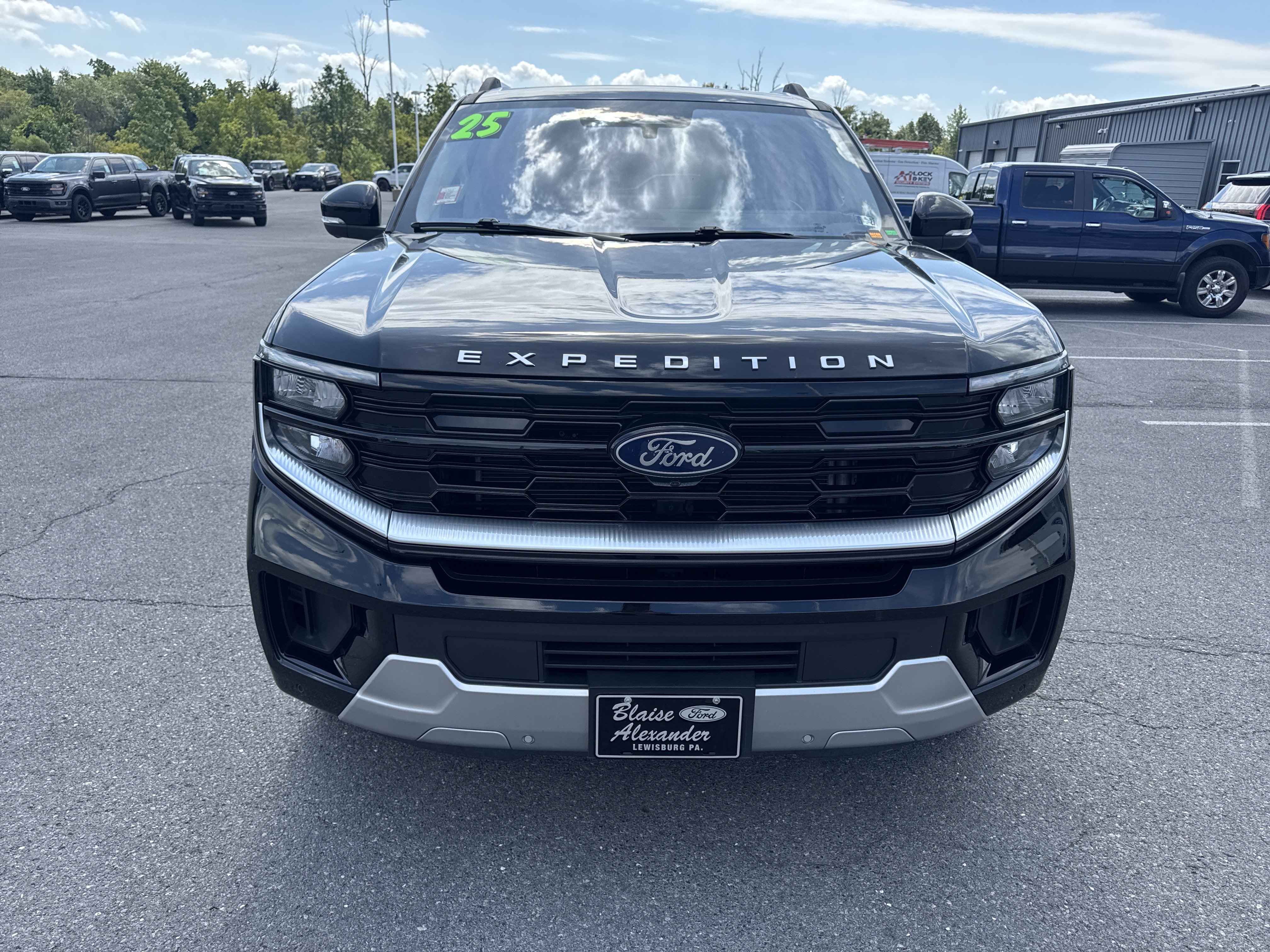 Certified 2025 Ford Expedition Max Platinum w/ Driver's Package AWD/4WD image 19