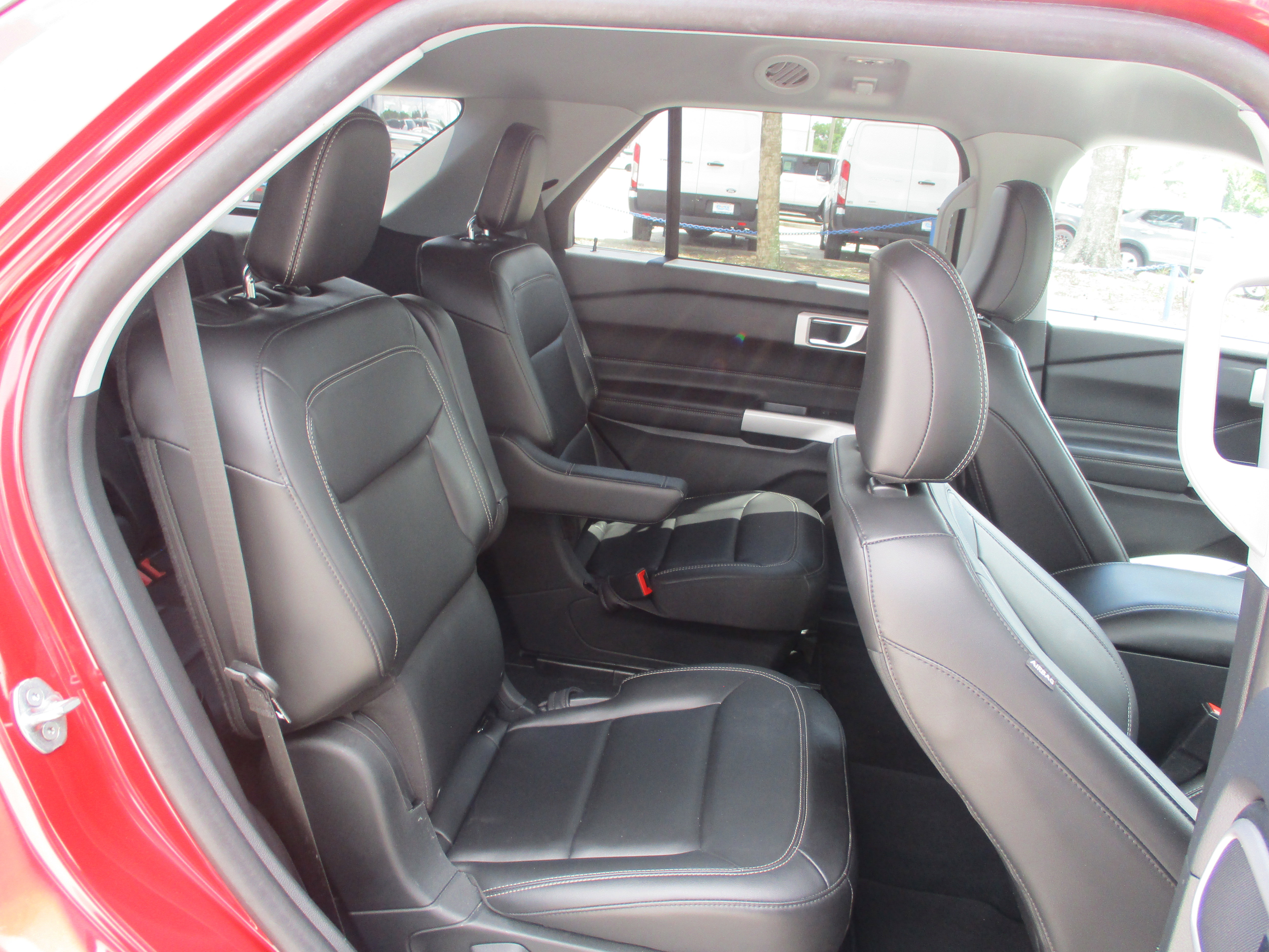 Certified 2022 Ford Explorer XLT w/ Equipment Group 202A AWD/4WD image 13