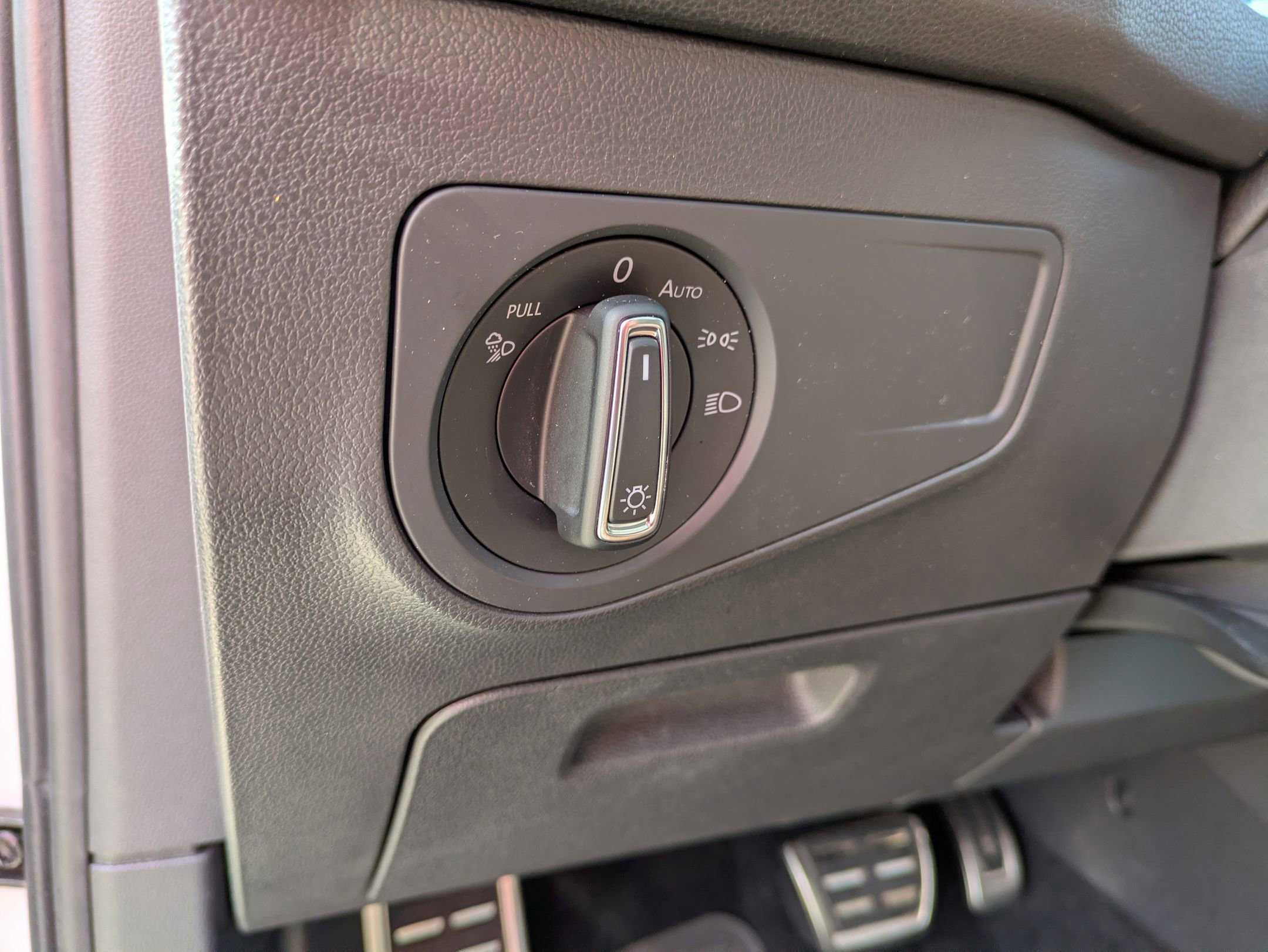 Used 2022 Volkswagen Tiguan SEL R-Line image 17