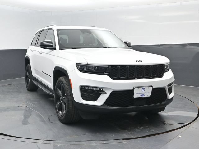 Used 2023 Jeep Grand Cherokee Limited w/ Black Appearance Package AWD/4WD image 2