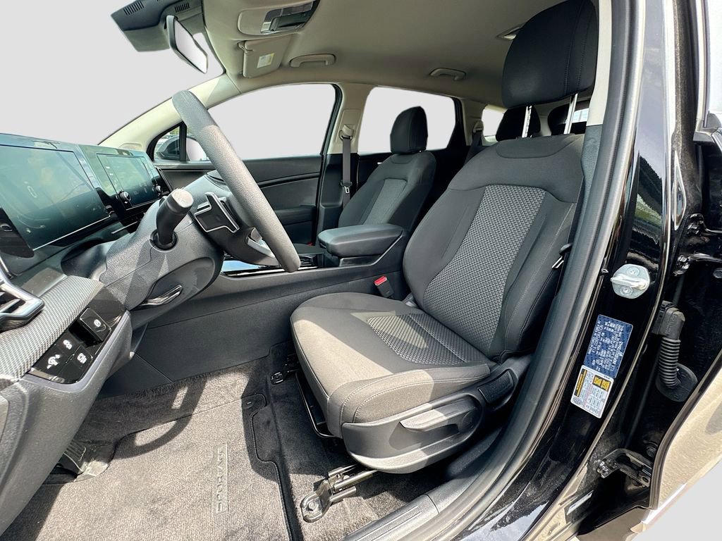 Used 2025 Kia Sportage LX FWD image 19