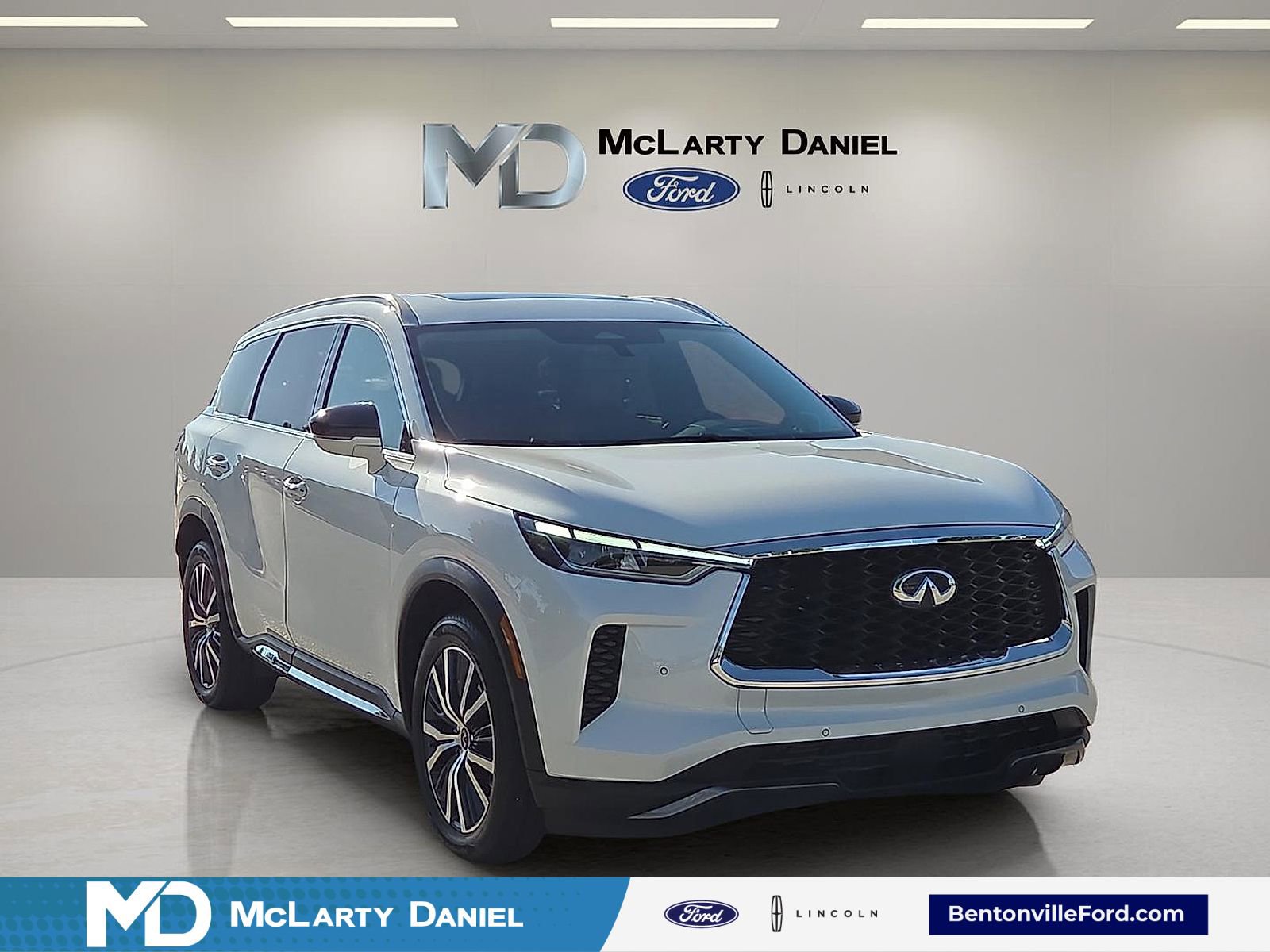 Used 2025 INFINITI QX60 Sensory w/ Vision Package AWD/4WD image 1