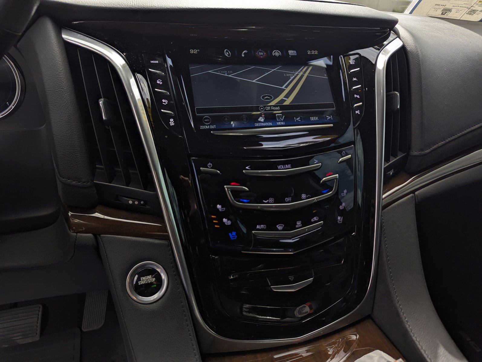 Used 2020 Cadillac Escalade Luxury w/ Escalade Sport Edition AWD/4WD image 11