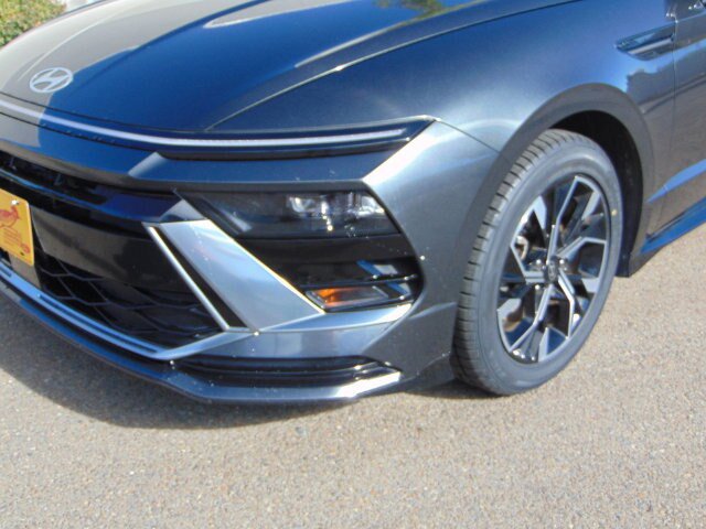 Used 2025 Hyundai Sonata SEL FWD image 2