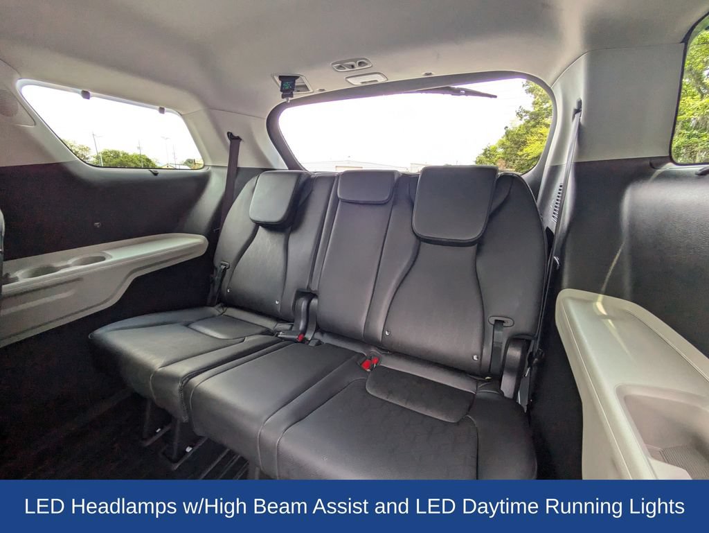 Used 2024 Kia Carnival EX FWD image 17