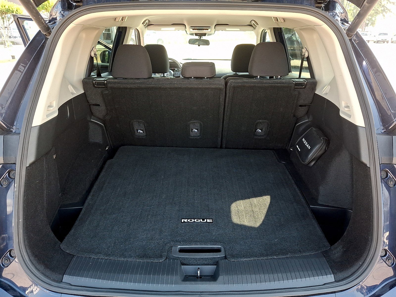 Used 2024 Nissan Rogue SV FWD image 28