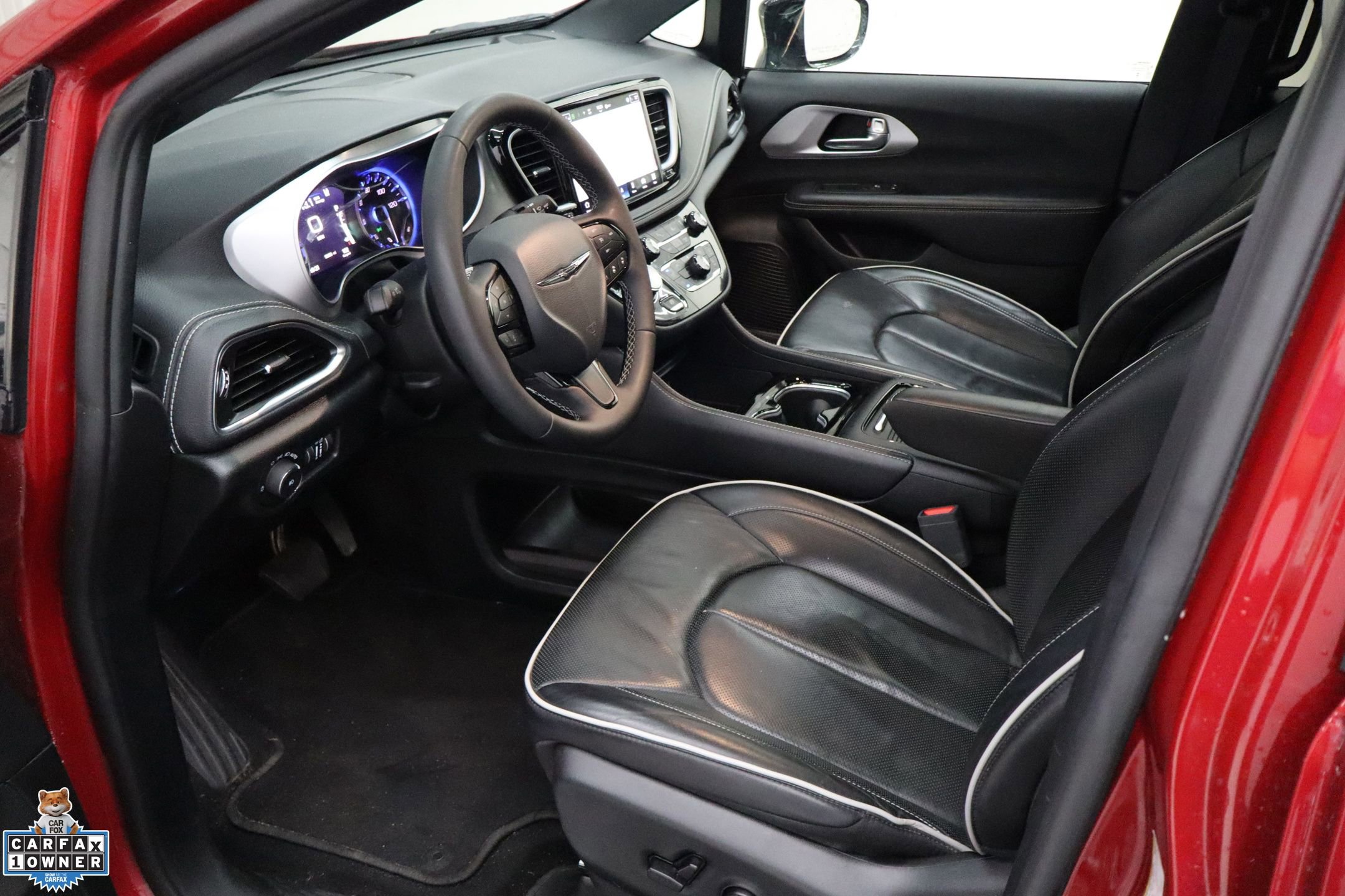 Used 2025 Chrysler Pacifica Limited image 23