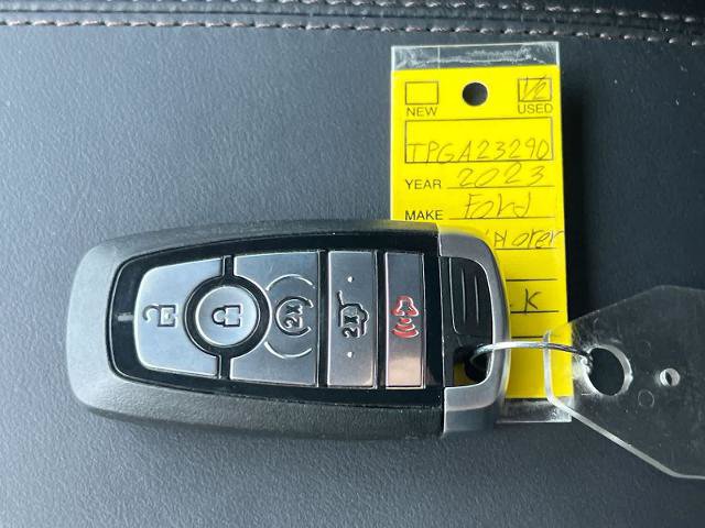Certified 2023 Ford Explorer Platinum w/ Technology Package AWD/4WD image 36