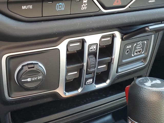 Used 2024 Jeep Wrangler Unlimited Sahara AWD/4WD image 17