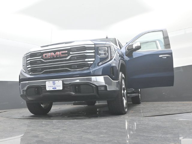 Used 2023 GMC Sierra 1500 SLT w/ SLT Premium Package AWD/4WD image 34