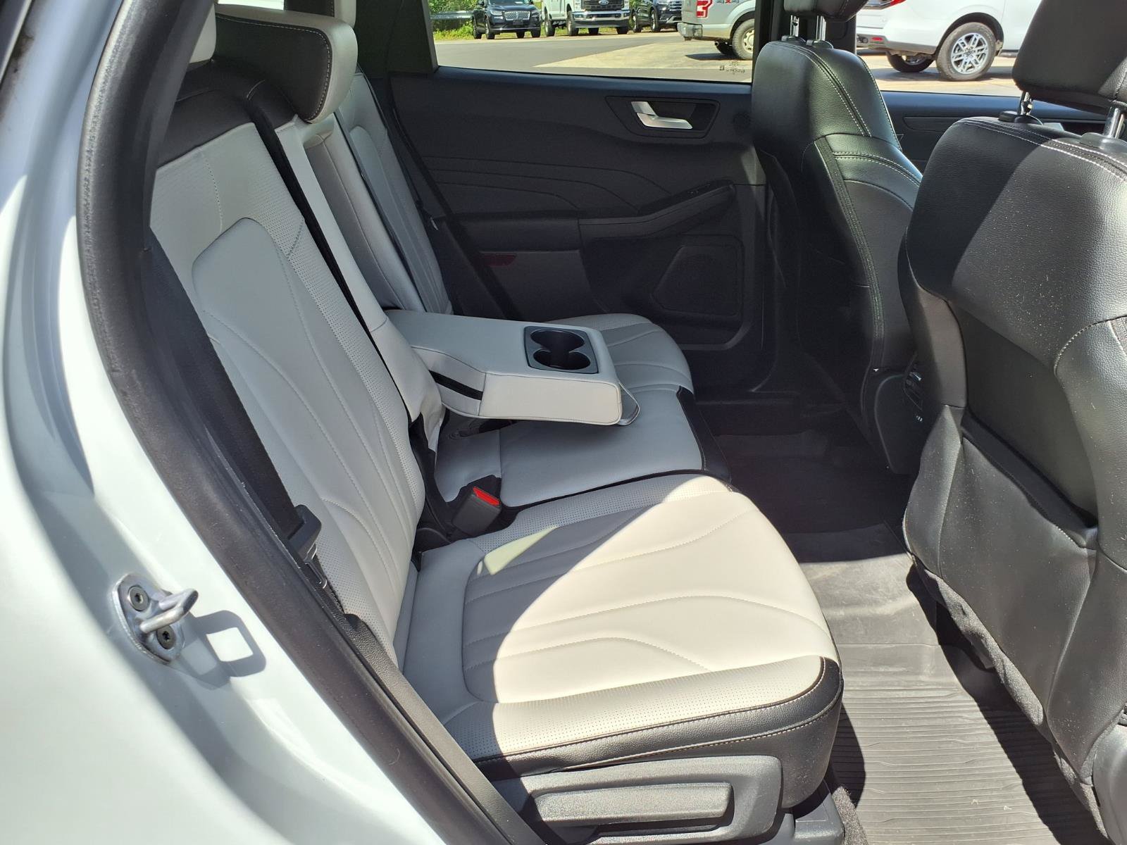 Certified 2025 Ford Escape Platinum w/ Premium Technology Package AWD/4WD image 9