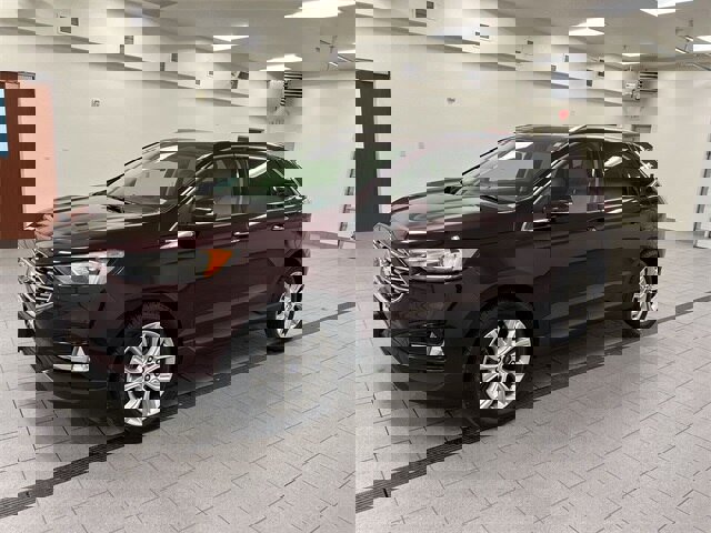 Certified 2020 Ford Edge Titanium w/ Class II Trailer Tow Package image 4