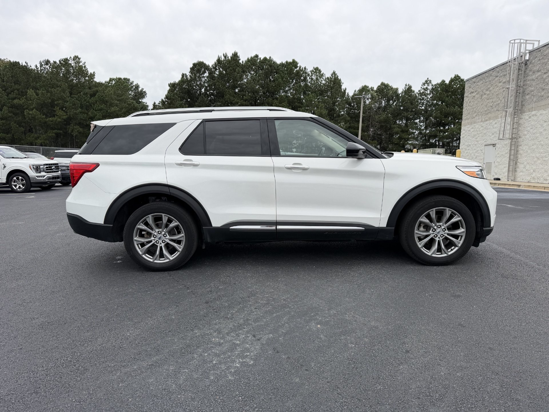 Certified 2022 Ford Explorer Limited AWD/4WD image 18