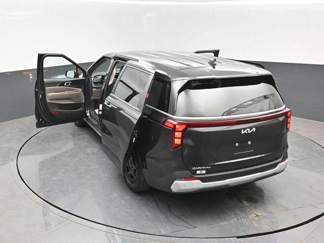 Used 2025 Kia Carnival FWD image 24