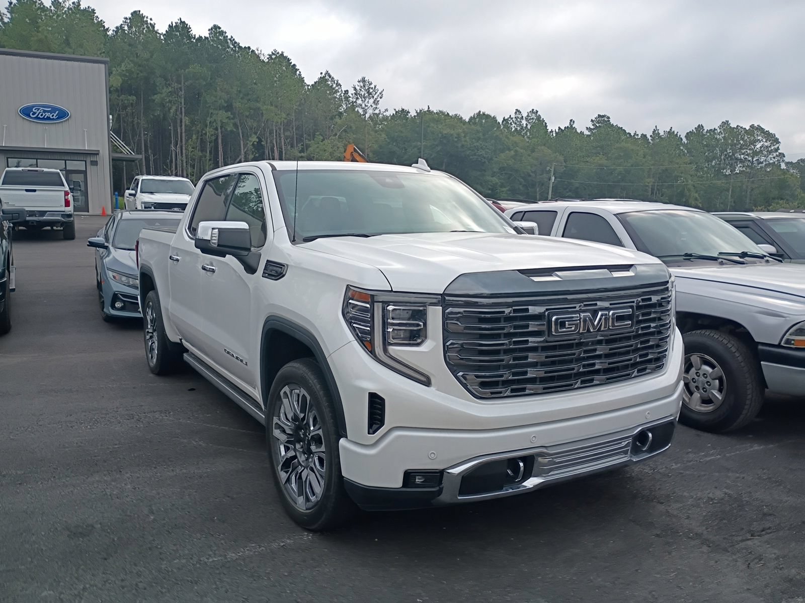 Used 2024 GMC Sierra 1500 Denali Ultimate AWD/4WD image 8