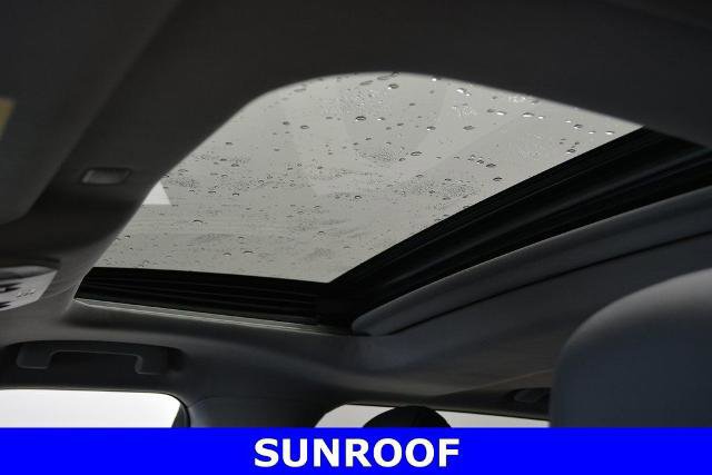 Used 2020 Toyota Highlander XLE AWD/4WD image 13