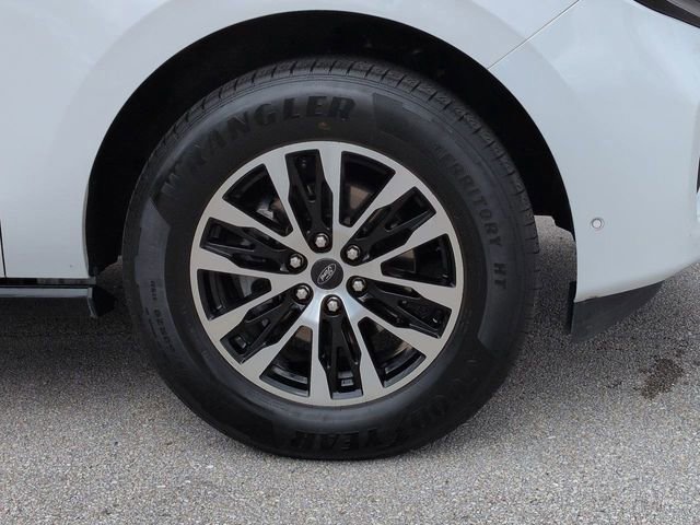 Certified 2025 Ford Expedition Max Platinum image 11