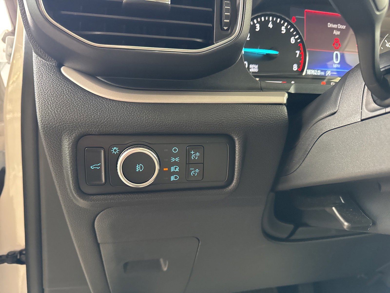 Certified 2023 Ford Explorer XLT w/ Equipment Group 202A image 28