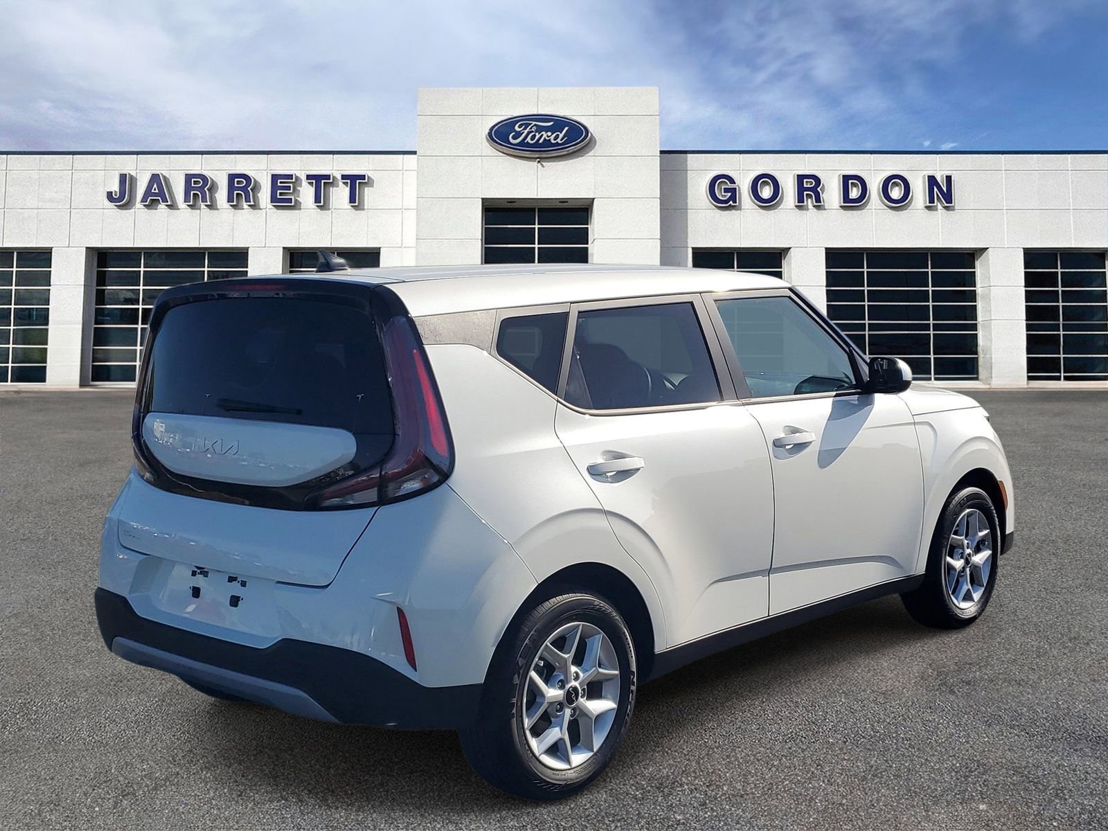 Used 2025 Kia Soul LX image 3