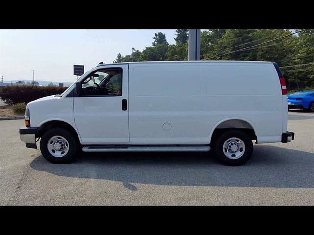 Used 2025 Chevrolet Express 2500 w/ Driver Convenience Package RWD image 5