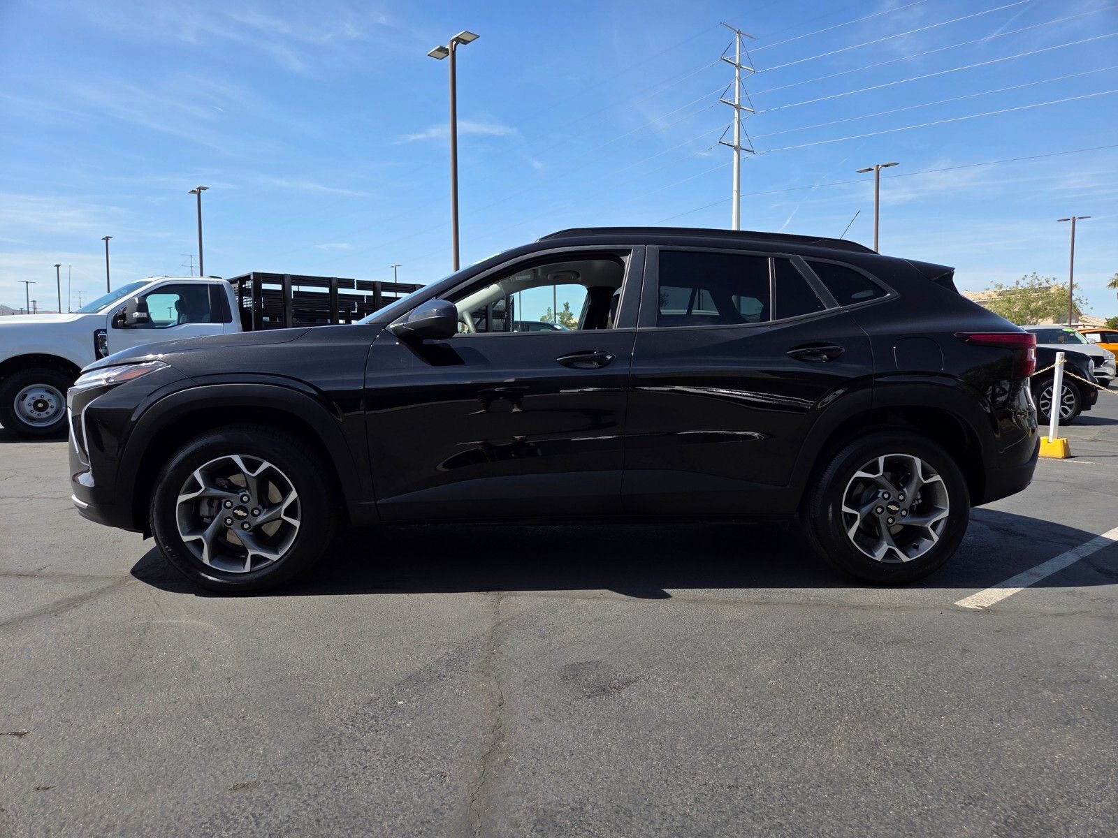 Used 2025 Chevrolet Trax LT image 3