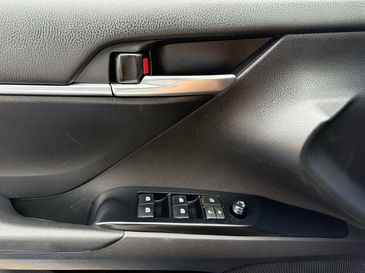 Used 2019 Toyota Camry SE image 22