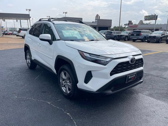 Used 2022 Toyota RAV4 XLE AWD/4WD image 11