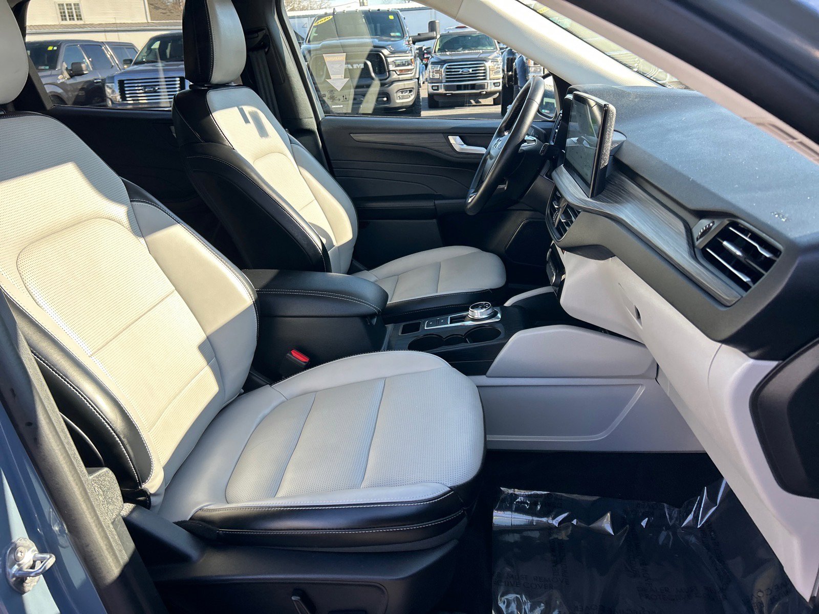 Certified 2025 Ford Escape Platinum image 18