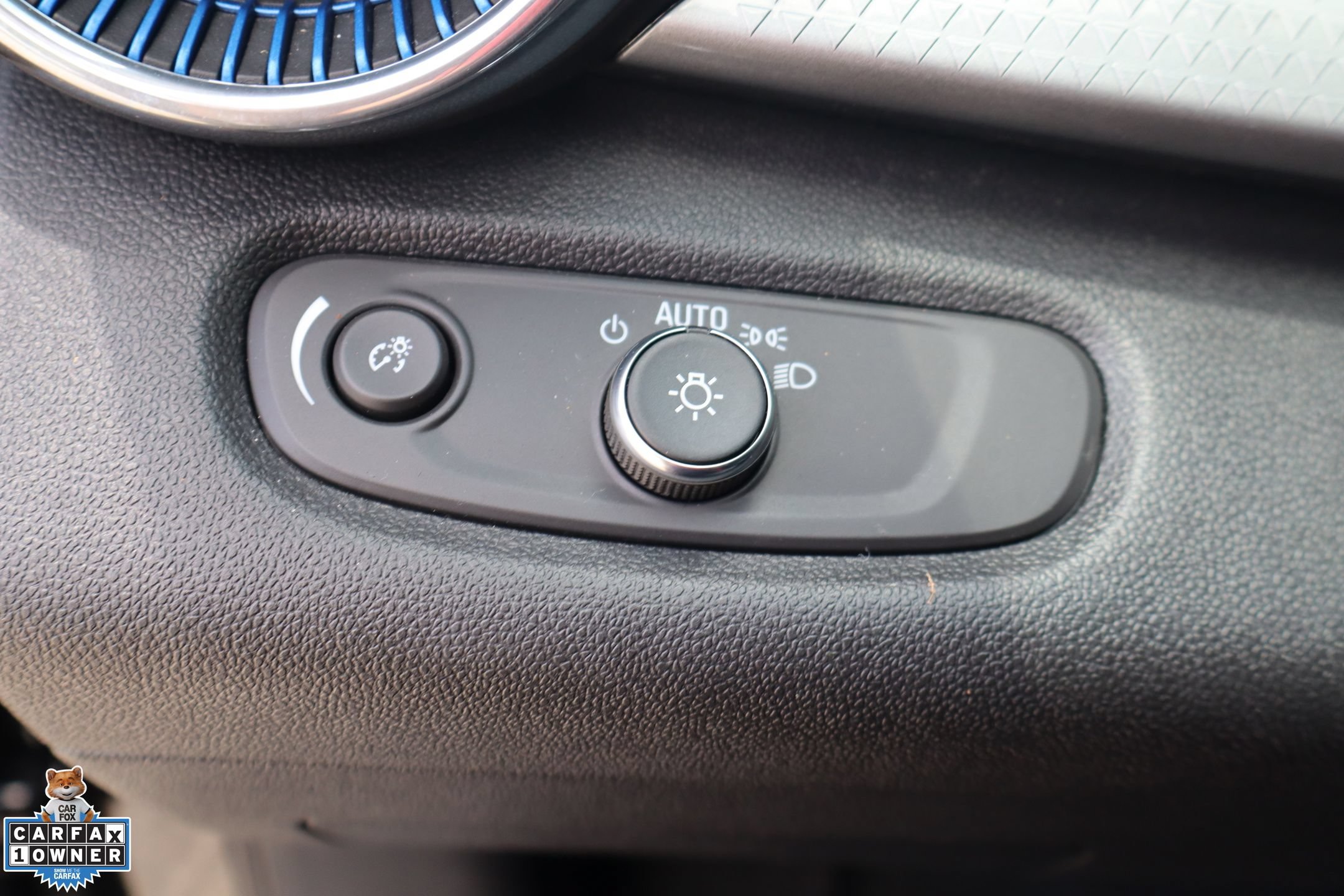 Used 2025 Chevrolet Trax LT w/ LT Convenience Package FWD image 15