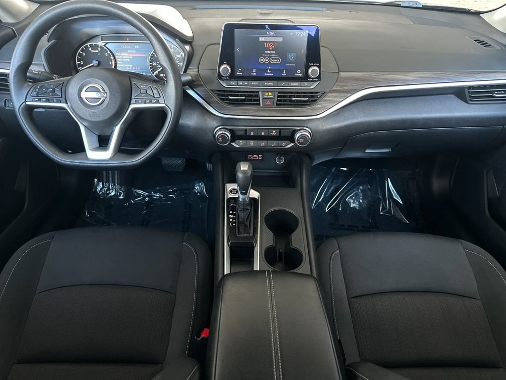Used 2025 Nissan Altima 2.5 SV FWD image 12
