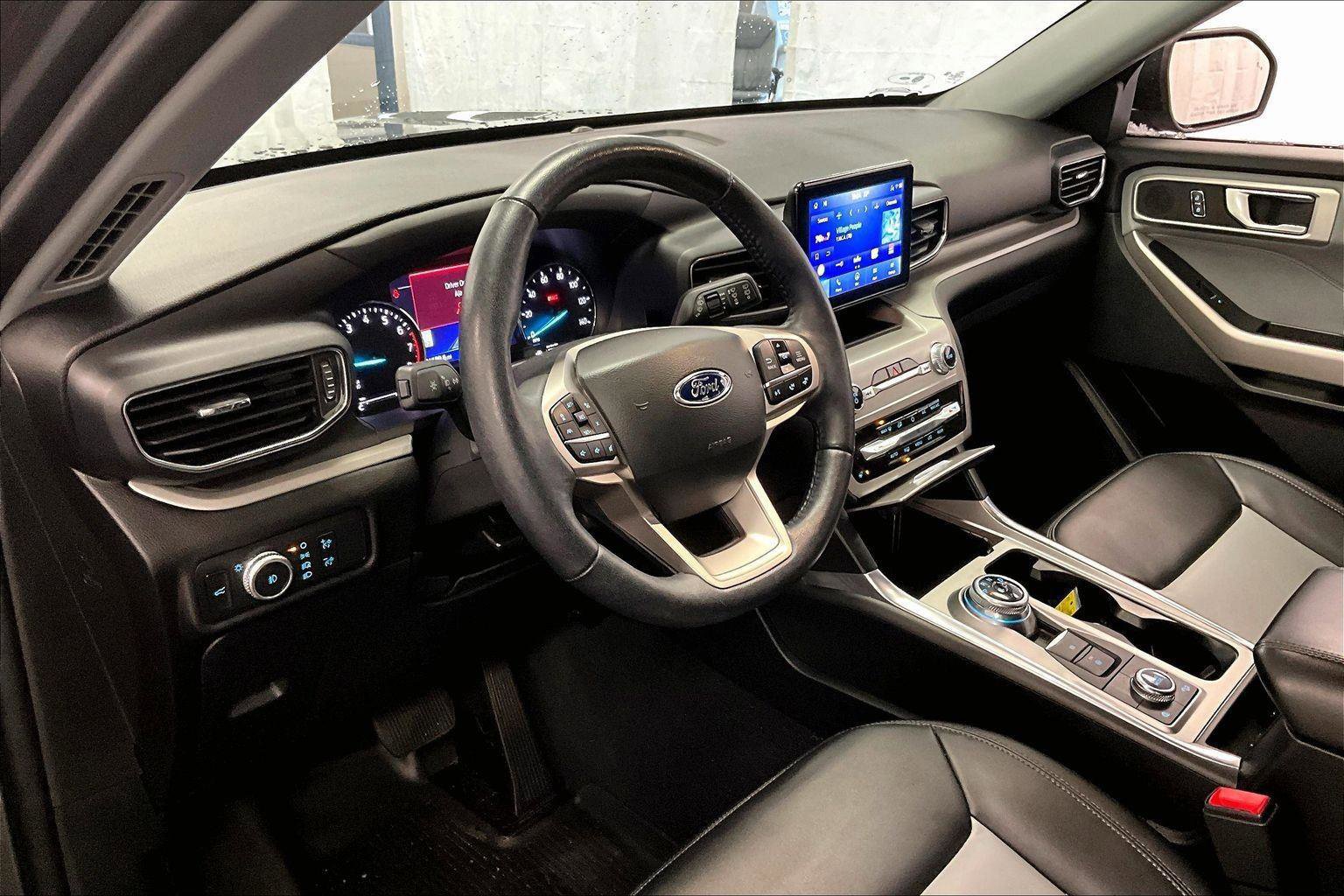 Certified 2022 Ford Explorer XLT w/ Equipment Group 202A image 12