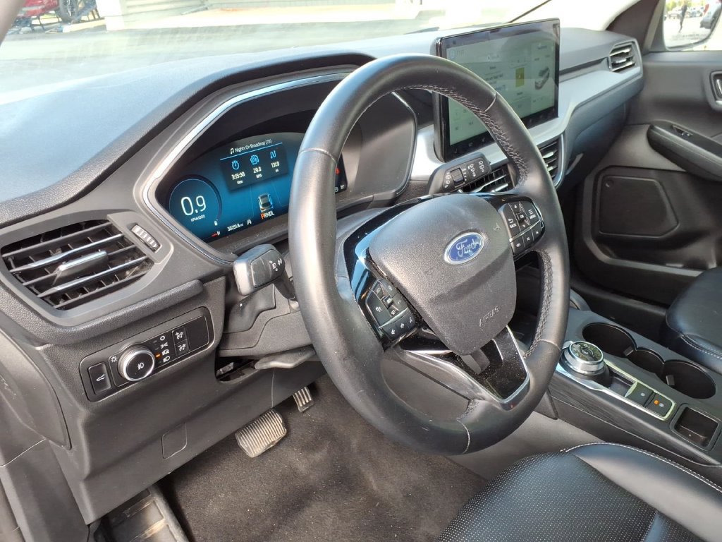Certified 2025 Ford Escape Platinum AWD/4WD image 18