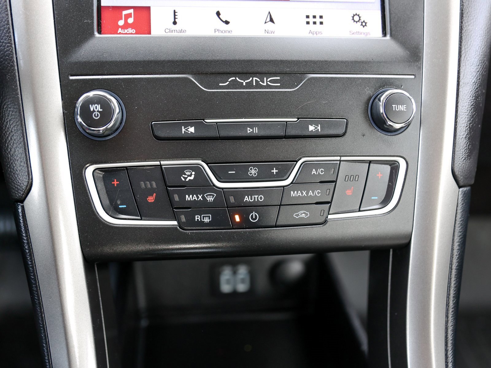 Certified 2019 Ford Fusion SE w/ Equipment Group 151A image 23