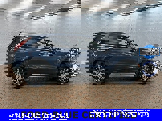 Used 2019 Cadillac XT4 Premium Luxury w/ Cold Weather Package image 8