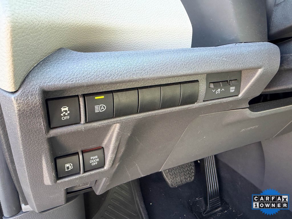 Used 2024 Toyota Sienna XLE image 10