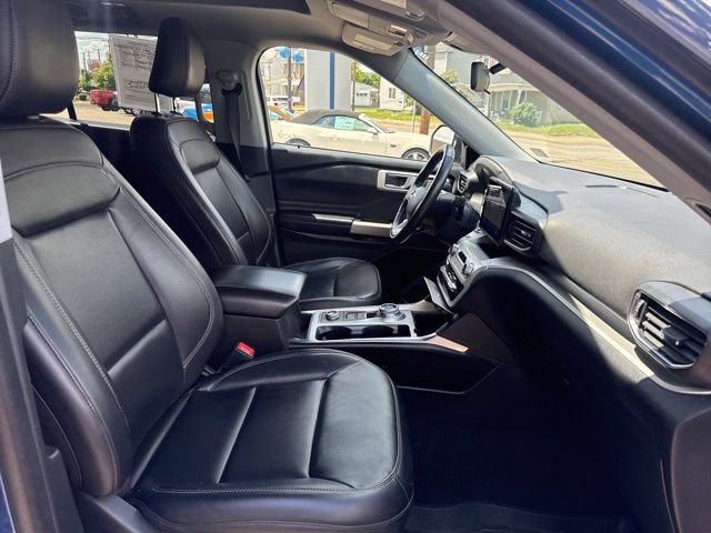 Certified 2022 Ford Explorer XLT w/ Equipment Group 202A AWD/4WD image 34