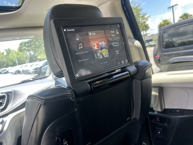 Used 2020 Chrysler Pacifica Limited w/ Advanced Safetytec Group FWD image 23
