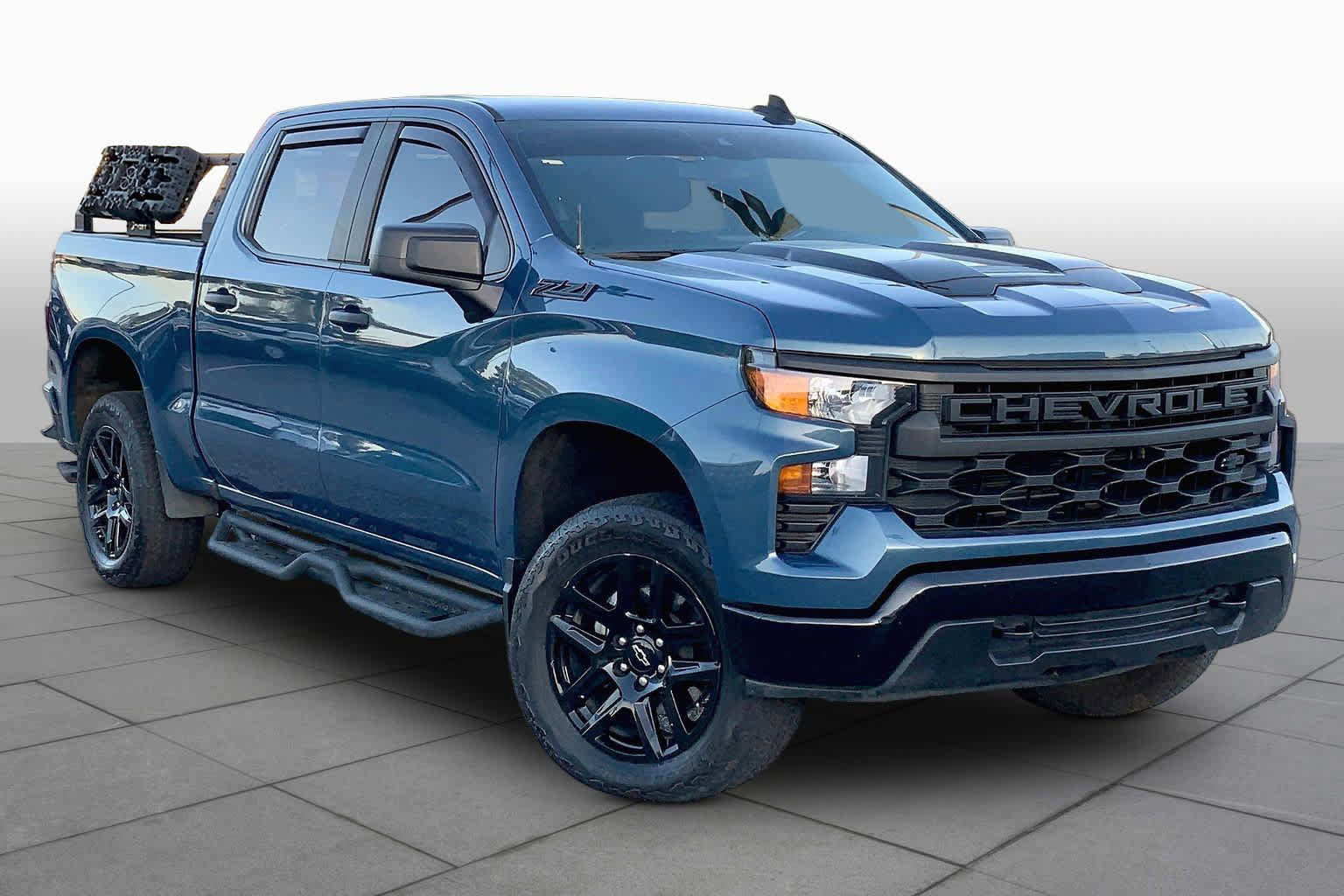 Used 2024 Chevrolet Silverado 1500 Custom Trail Boss w/ Dark Appearance Package AWD/4WD image 3