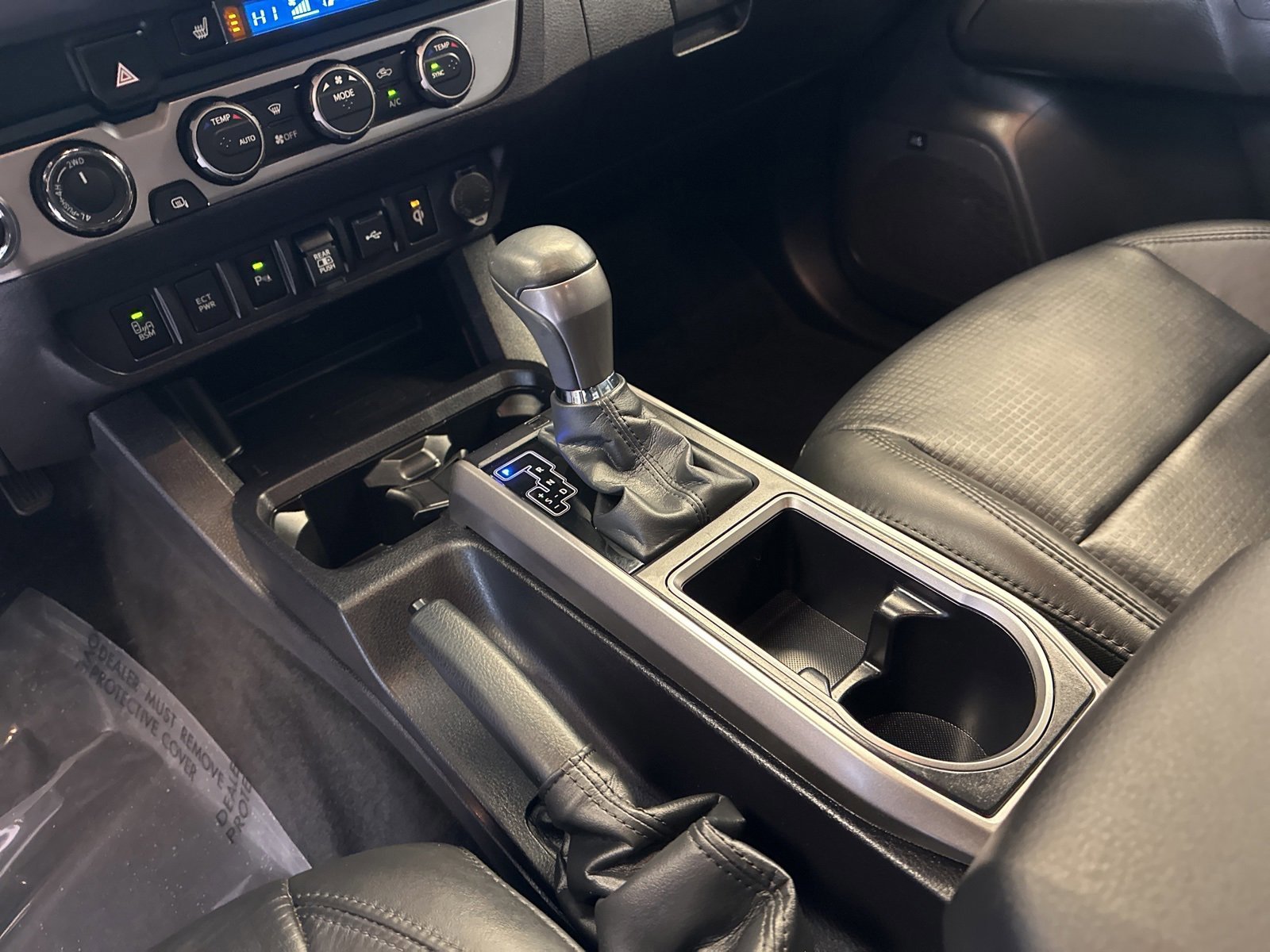 Used 2022 Toyota Tacoma Limited w/ Nightshade Package image 18