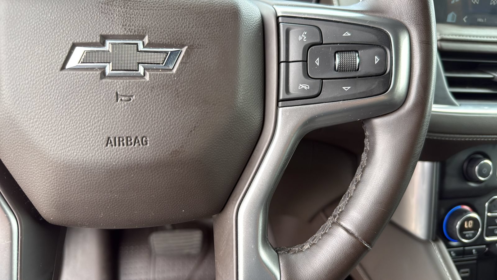 Used 2023 Chevrolet Suburban Z71 w/ Luxury Package AWD/4WD image 16